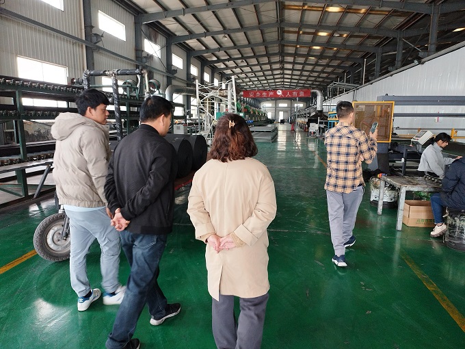 华仕达被潍坊客户点赞的橡塑发泡保温管/板材生产线